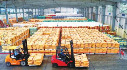 四川农村日报：1200余人坚守保障春耕用肥